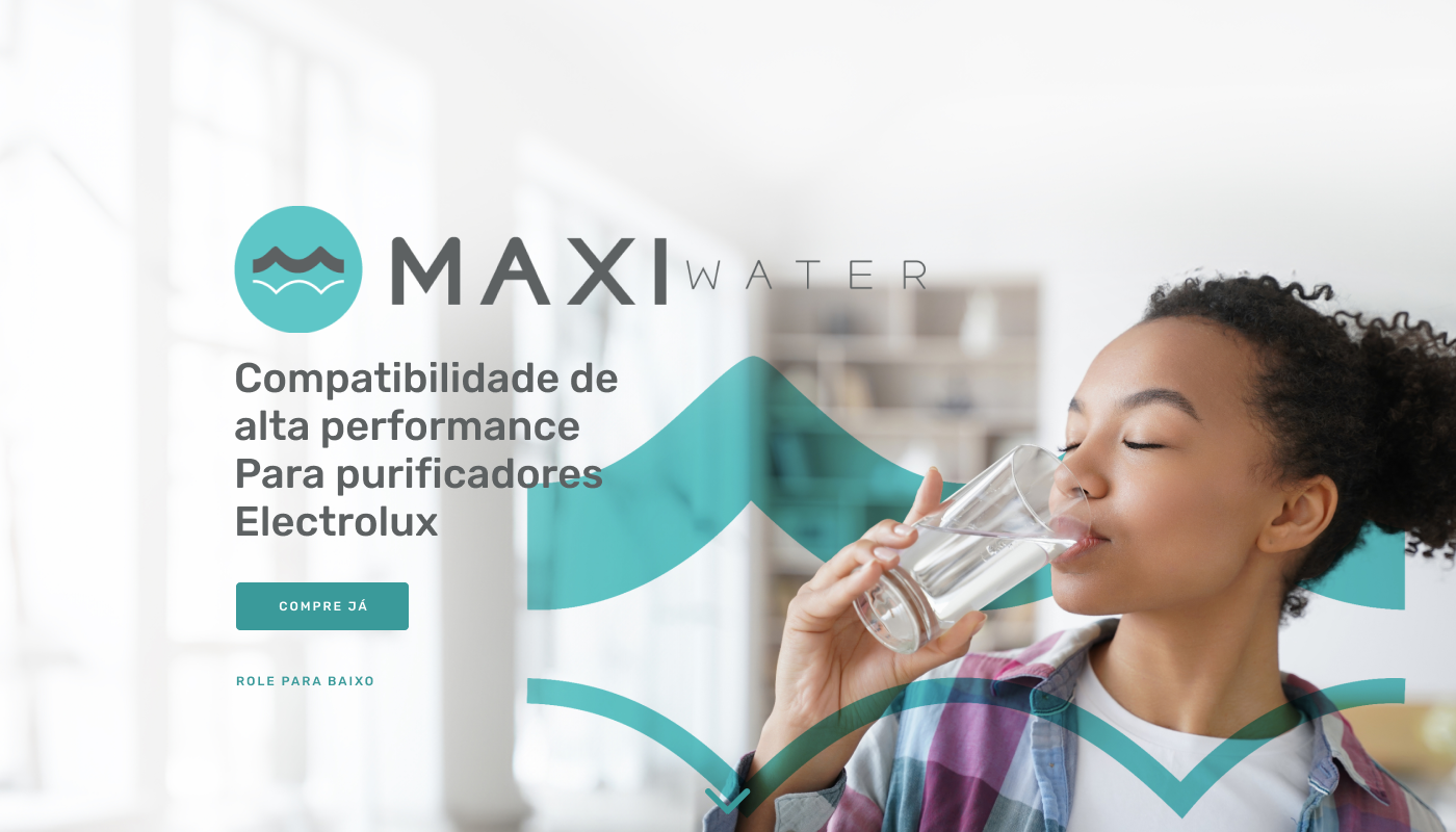 Mulher segurando um copo de água filtrada com o texto: ÁGUA ALCALINA DE VERDADE Equilíbrio de dentro para fora