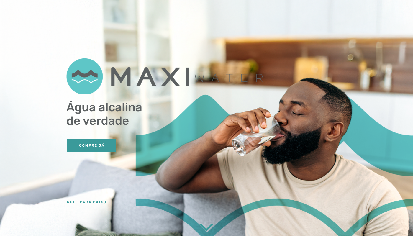 Mulher segurando um copo de água filtrada com o texto: ÁGUA ALCALINA DE VERDADE Equilíbrio de dentro para fora